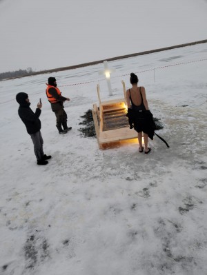 Купание в проруби на Крещение